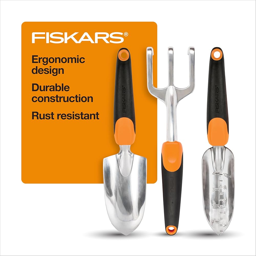 Fiskars 3-Piece Gardening Instrument Set: Rust-Resistant Trowel, Transplanter, and Cultivator for Out of doors Planting – Ergonomic Backyard Instruments Package, Supreme as Gardening Items